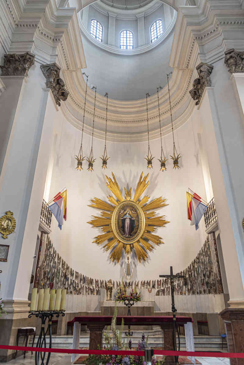 Polonia - Varsovia 059 - santuario de Nuestra Señora de la Merced.jpg